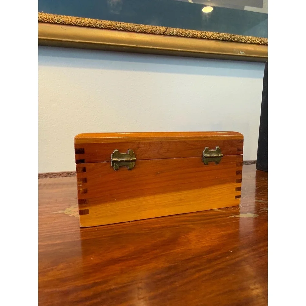 Vintage Cedar Keepsake Box with Floral Transfer Lid‎